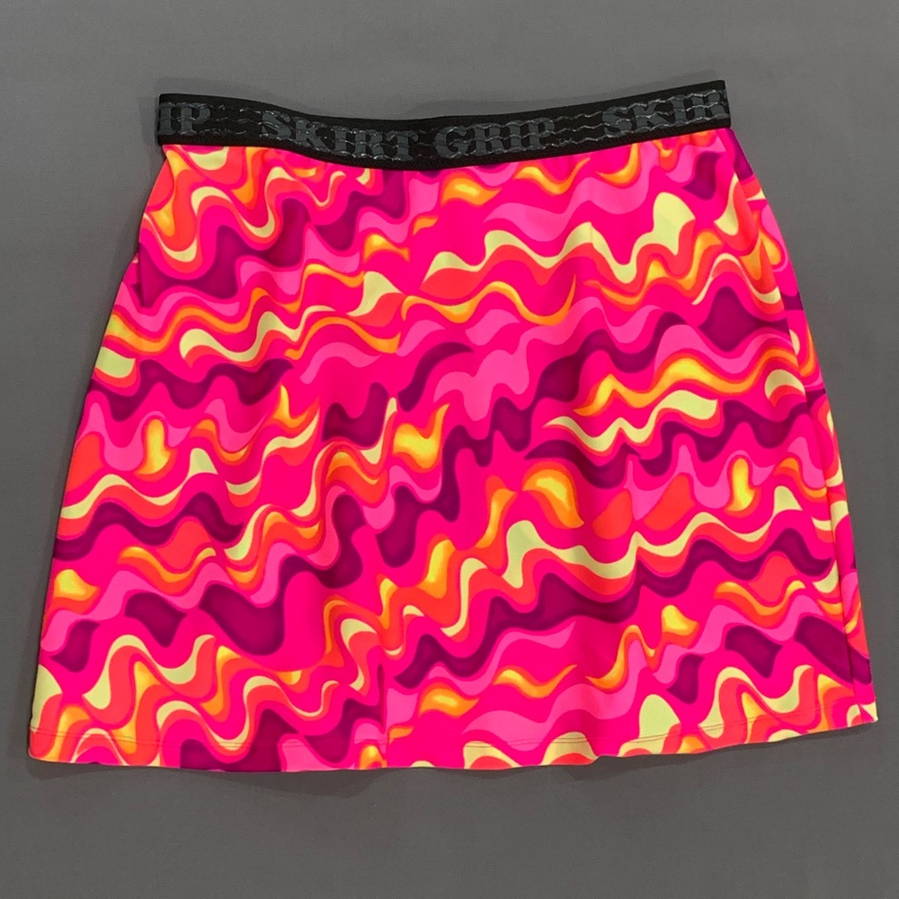 Skirt Grip - The Athletic Skirt - pink wavy print